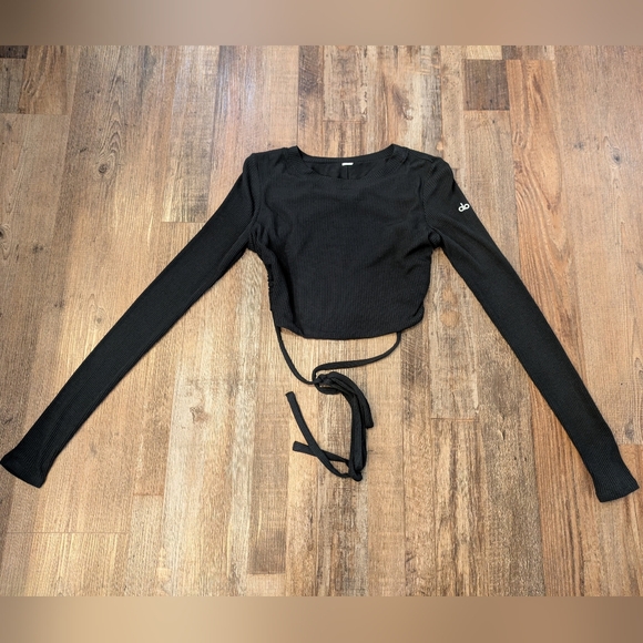 Alo Yoga Ribbed Manifest Long Sleeve Shirt - Picture 2 of 11